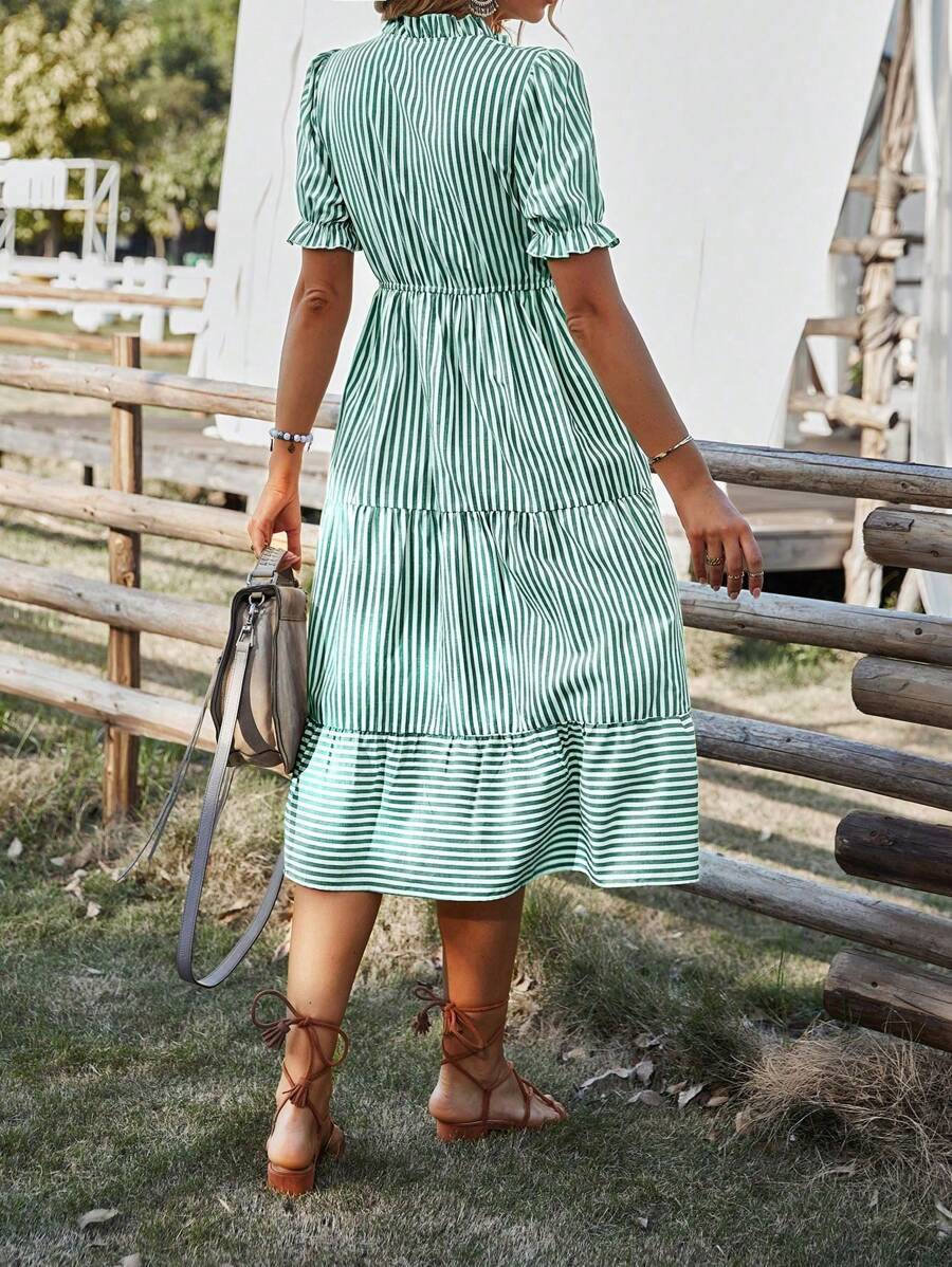 Dames Luchtige gestreepte zomerjurk met knoopsluiting | Midi