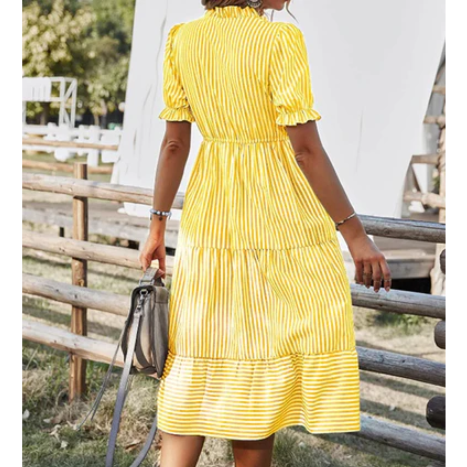 Dames Luchtige gestreepte zomerjurk met knoopsluiting | Midi