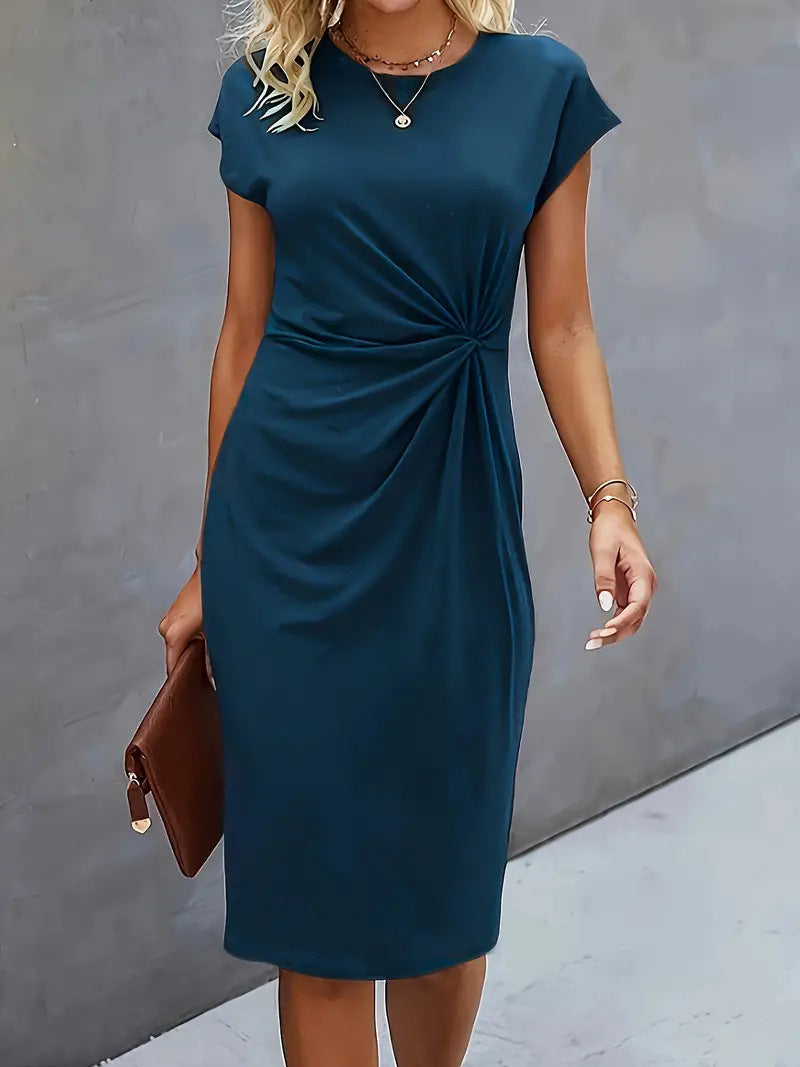 Abito estivo elegante da donna sagomato con twist | Midi