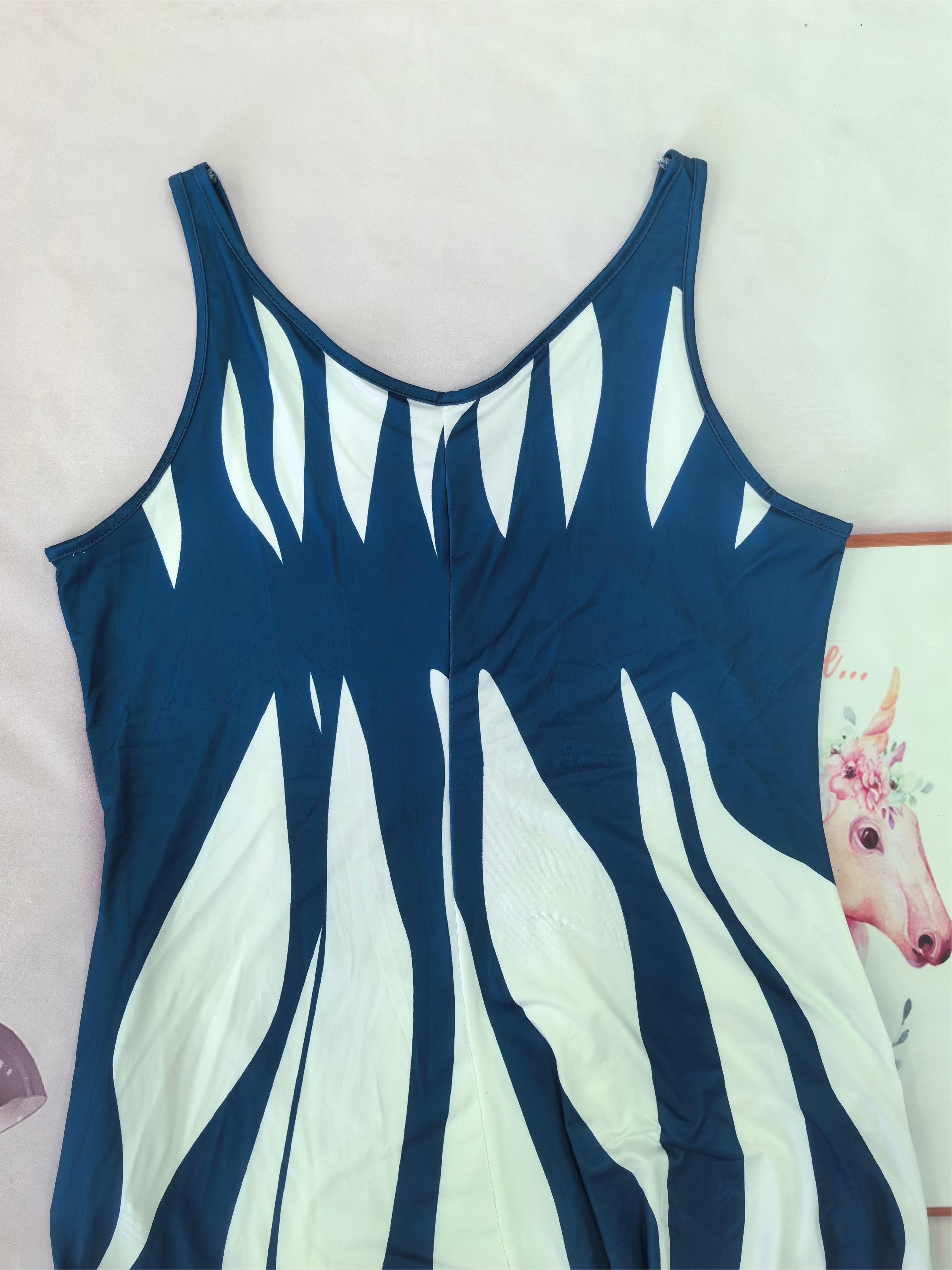 Abito estivo affilato da donna con motivo bianco e nero | Maxi