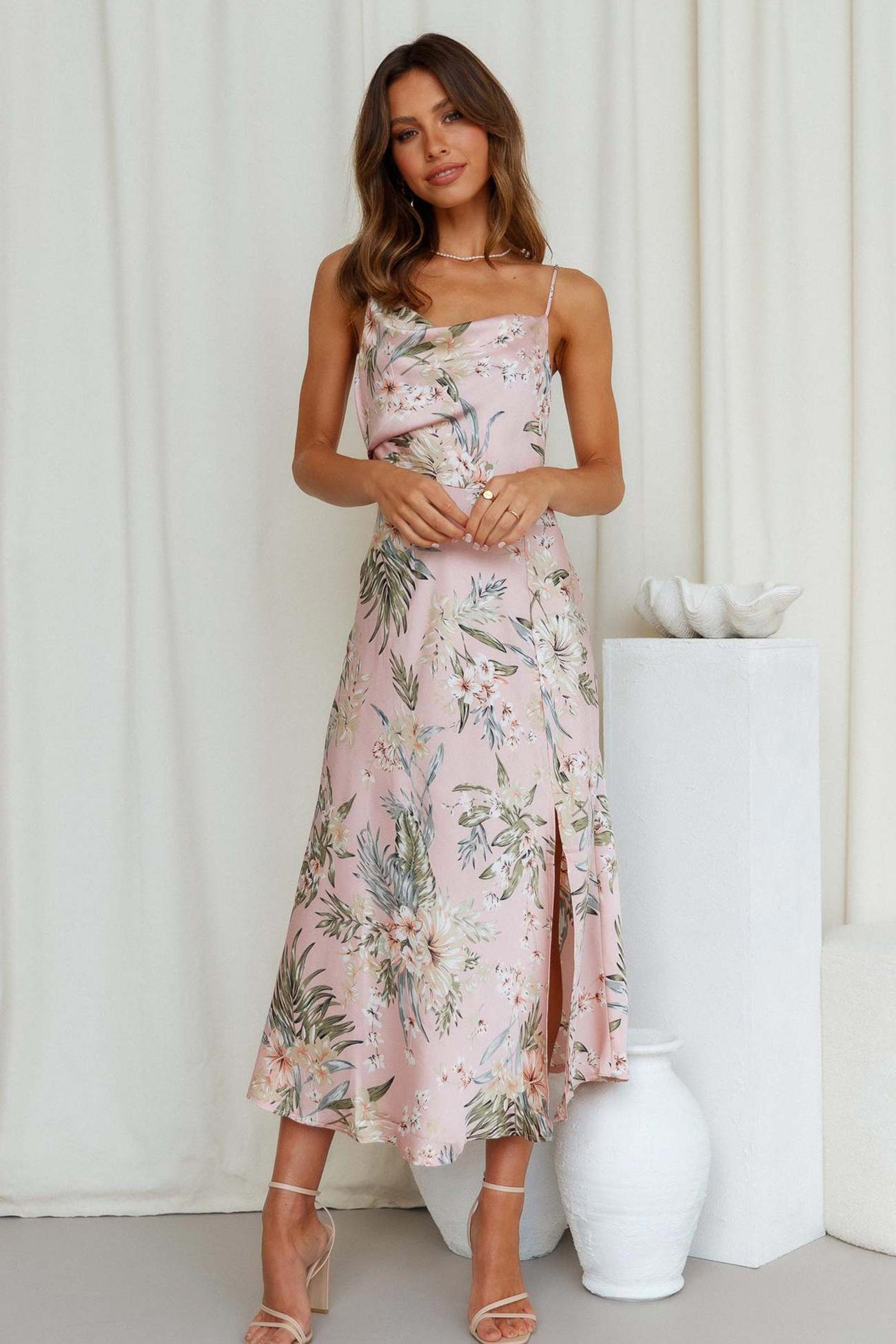 Abito estivo midi da donna in raso con fiori e spacco