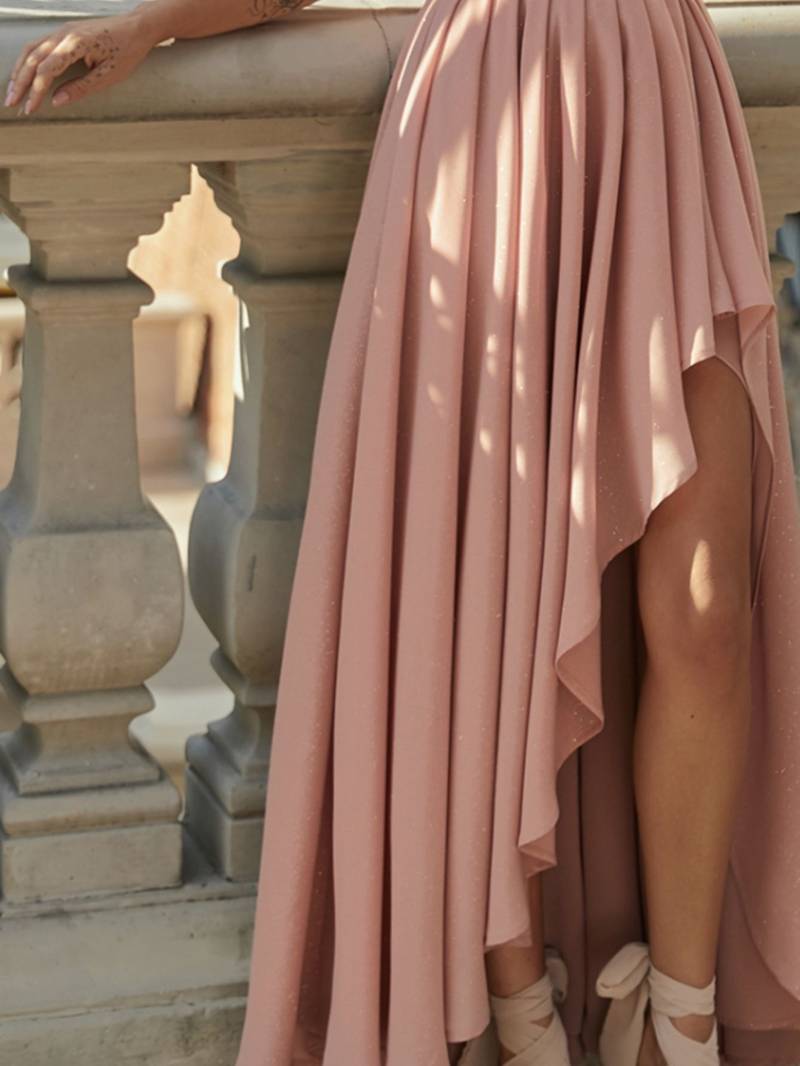 Abito estivo elegante da donna con spacco alto e orlo asimmetrico | Midi