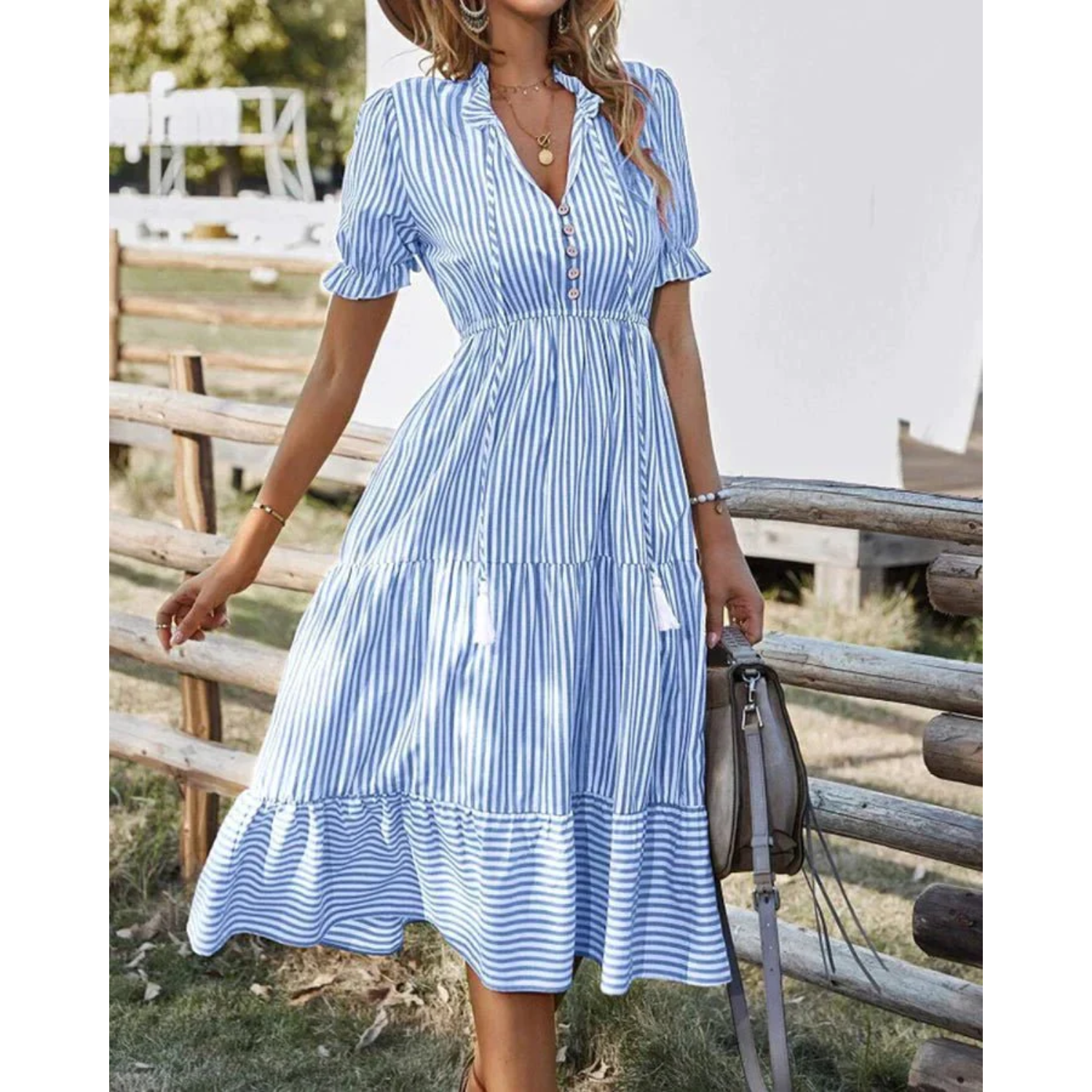 Abito estivo a righe leggero da donna con chiusura a bottoni | Midi