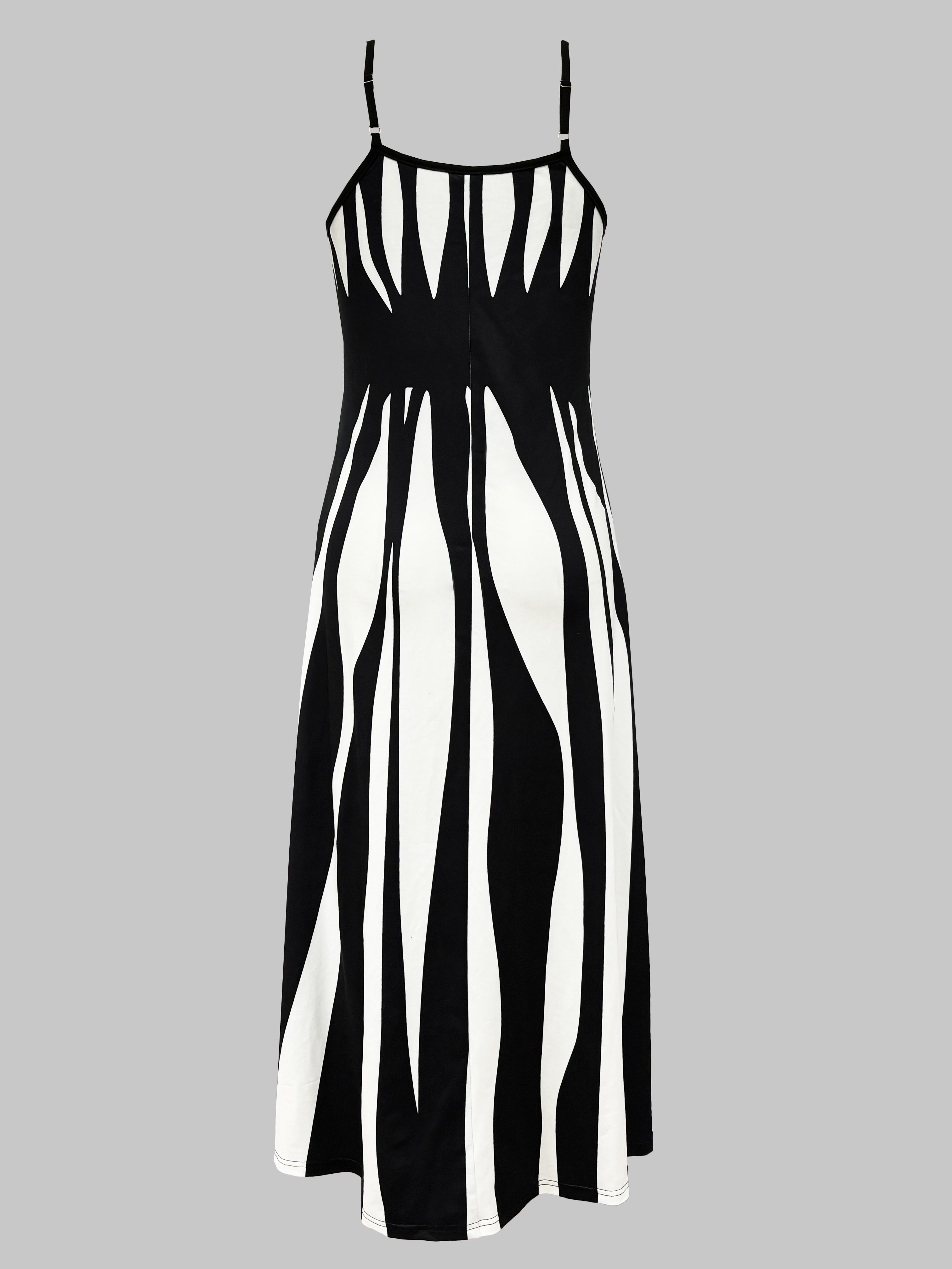 Abito estivo affilato da donna con motivo bianco e nero | Maxi