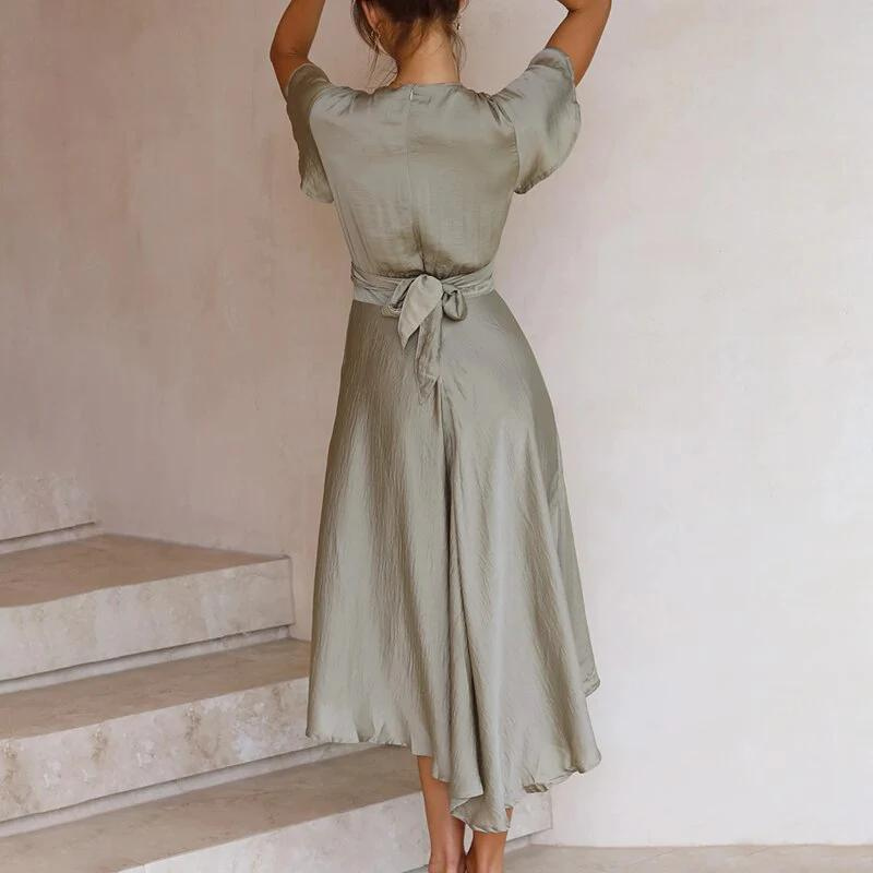 Abito estivo leggero in raso da donna con cut-out | Midi