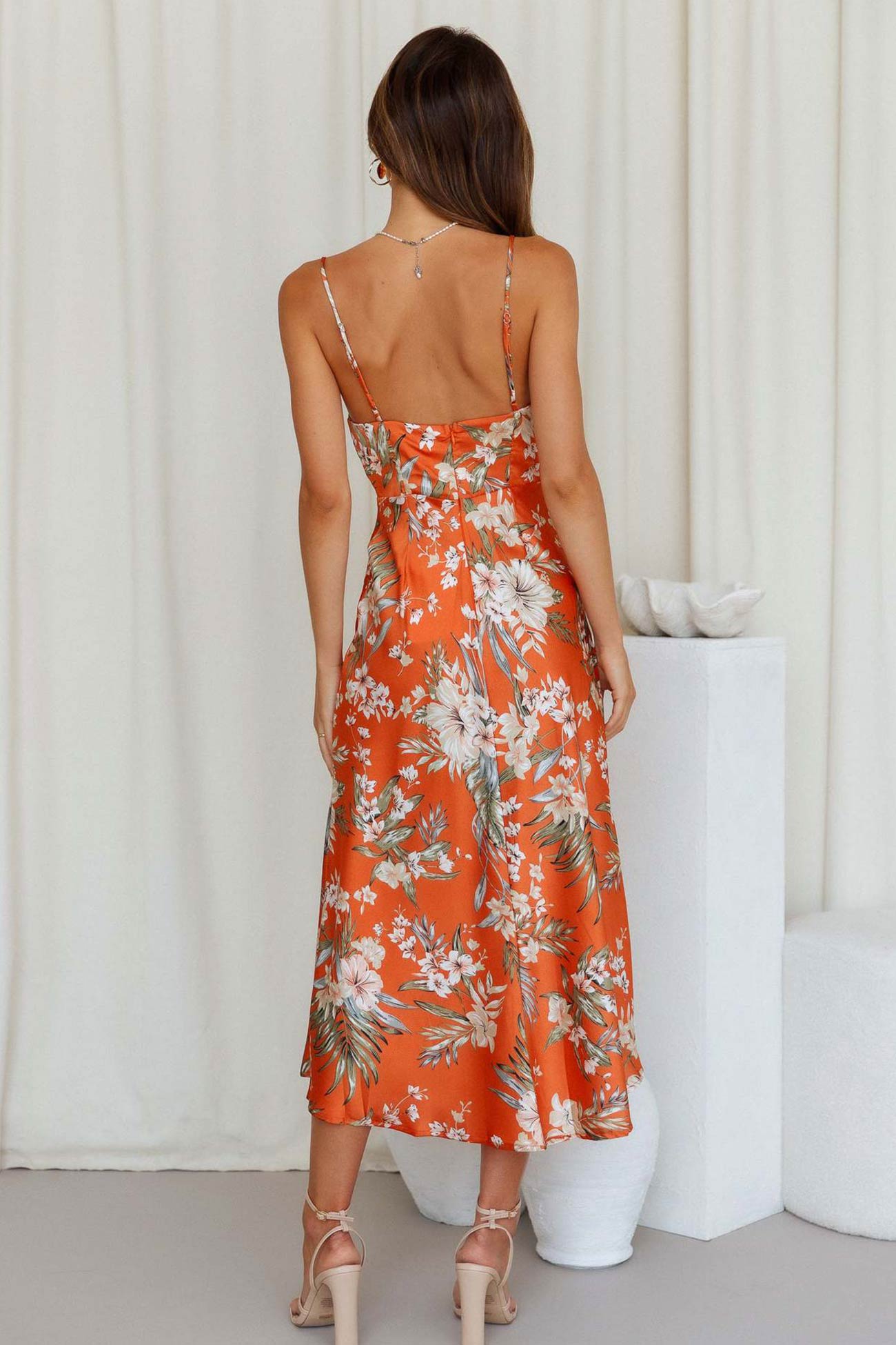 Abito estivo midi da donna in raso con fiori e spacco