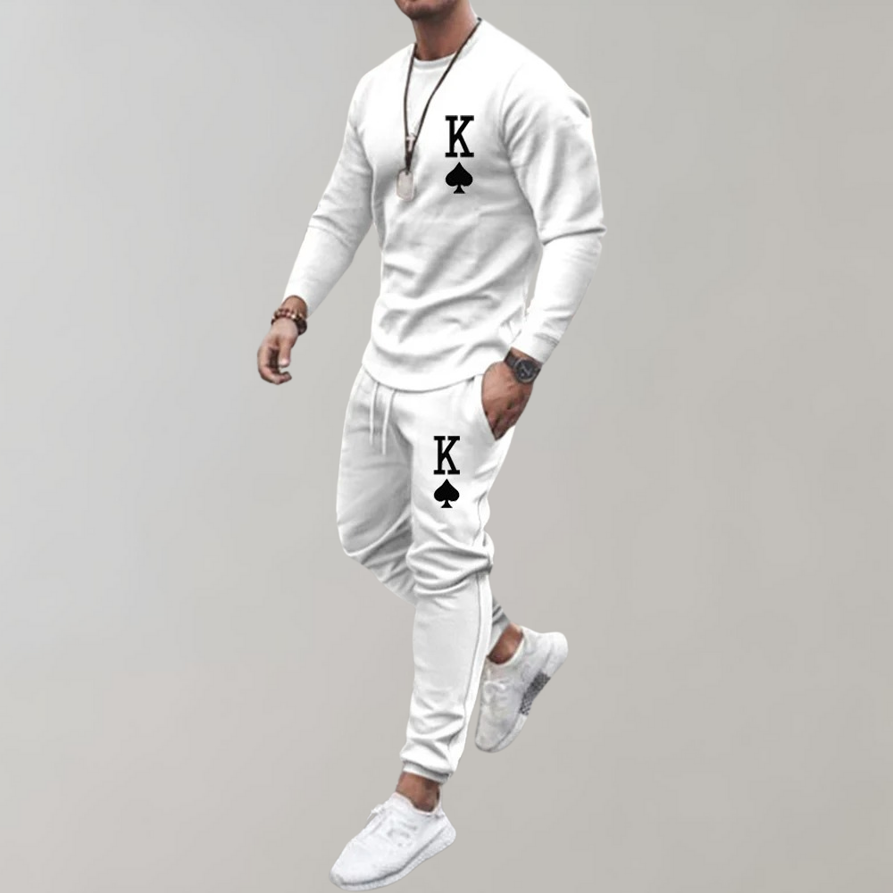 Wit trainingspak voor heren met K schoppen logo, lange mouwen en joggingbroek. Stijlvolle sportkleding, comfortabel en modern design.