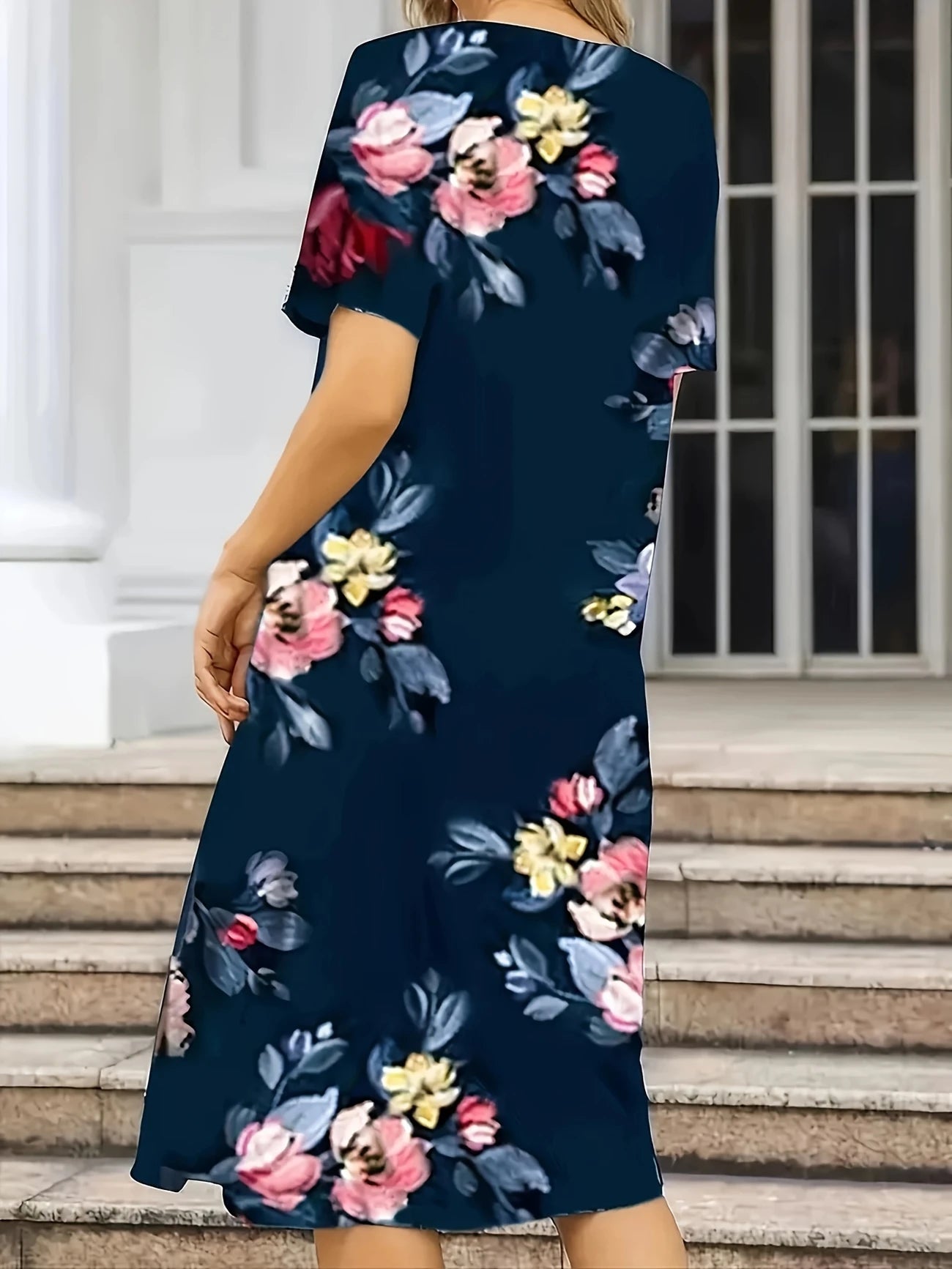 Abito estivo elegante da donna con stampa floreale | Midi